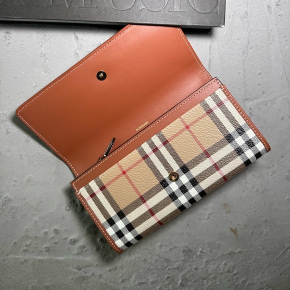 Burberry Check Continental Wallet - Picture 7 of 12